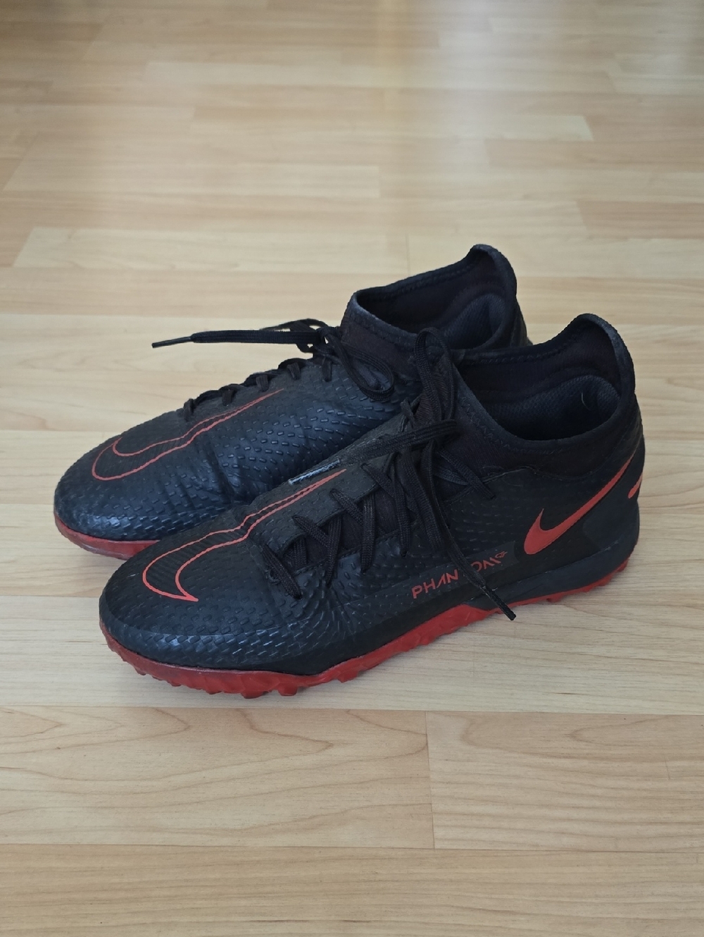Nike Phantom GT Academy Soccer Cleats Black/Red Size US 6Y